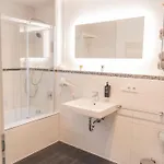 Apartment Am Chiemsee, Auto-check-in 24-7, Gratis Parkplatz An Der Unterkunft, Netflix & Amazon Prime Inc, Voll Ausgestattet Eggstatt