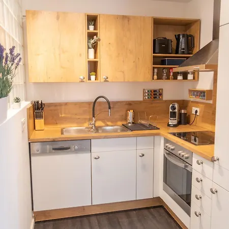 Apartment Am Chiemsee, Auto-check-in 24-7, Gratis Parkplatz An Der Unterkunft, Netflix & Amazon Prime Inc, Voll Ausgestattet *