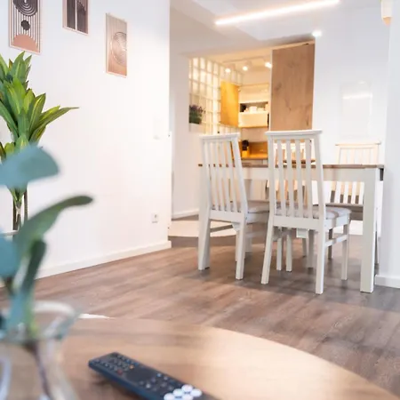 Am Chiemsee, Auto-check-in 24-7, Gratis Parkplatz An Der Unterkunft, Netflix & Amazon Prime Inc, Voll Ausgestattet * إيغستات