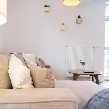 Am Chiemsee, Auto-check-in 24-7, Gratis Parkplatz An Der Unterkunft, Netflix & Amazon Prime Inc, Voll Ausgestattet Apartment *