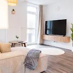Appartamento Am Chiemsee, Auto-check-in 24-7, Gratis Parkplatz An Der Unterkunft, Netflix & Amazon Prime Inc, Voll Ausgestattet Eggstätt