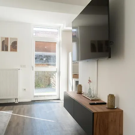 Apartment Am Chiemsee, Auto-check-in 24-7, Gratis Parkplatz An Der Unterkunft, Netflix & Amazon Prime Inc, Voll Ausgestattet Eggstatt