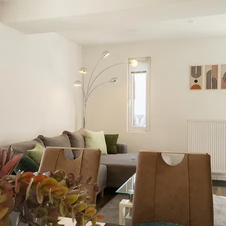 Am Chiemsee, Auto-check-in 24-7, Gratis Parkplatz An Der Unterkunft, Netflix & Amazon Prime Inc, Voll Ausgestattet Appartement