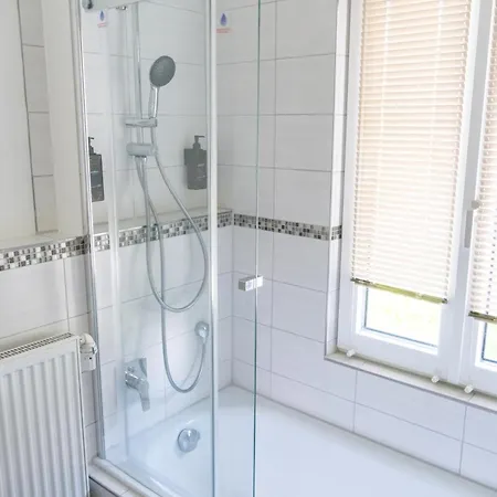 Am Chiemsee, Auto-check-in 24-7, Gratis Parkplatz An Der Unterkunft, Netflix & Amazon Prime Inc, Voll Ausgestattet Apartment
