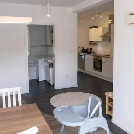Apartment Am Chiemsee, Auto-check-in 24-7, Gratis Parkplatz An Der Unterkunft, Netflix & Amazon Prime Inc, Voll Ausgestattet