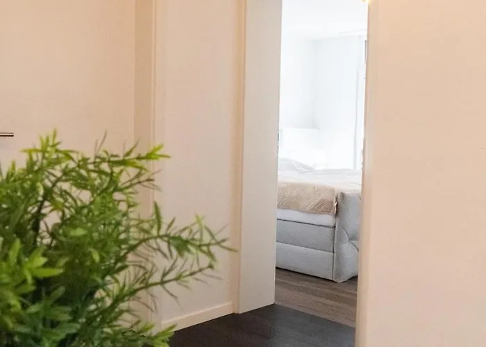 Appartamento Am Chiemsee, Auto-check-in 24-7, Gratis Parkplatz An Der Unterkunft, Netflix & Amazon Prime Inc, Voll Ausgestattet *